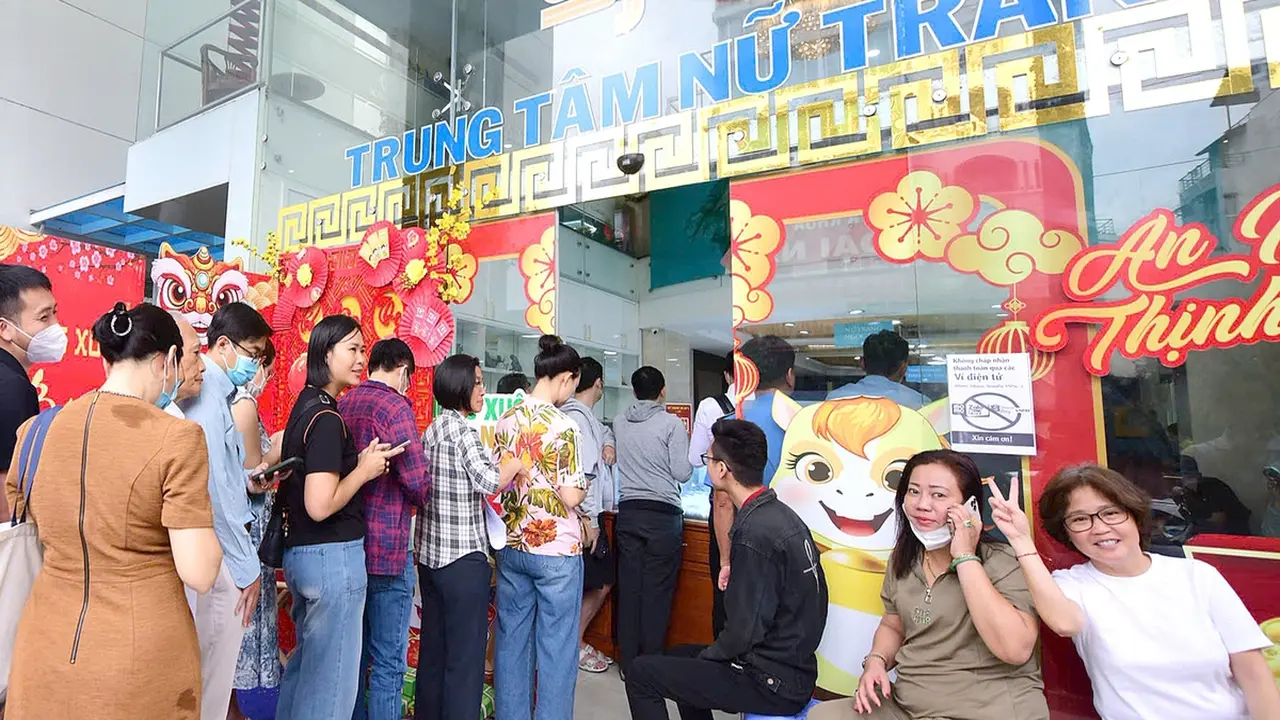 مفاجآت وظواهر غير مألوفة تسيطر على احتفالات يوم إله الثروة هذا العام